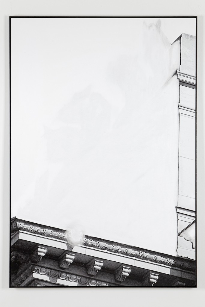 Daniel Poller, »Quadrigadruchbruch«, 2017, ausgelöschter Pigmentprint, 110 x 160 cm, courtesy & copyright the artist